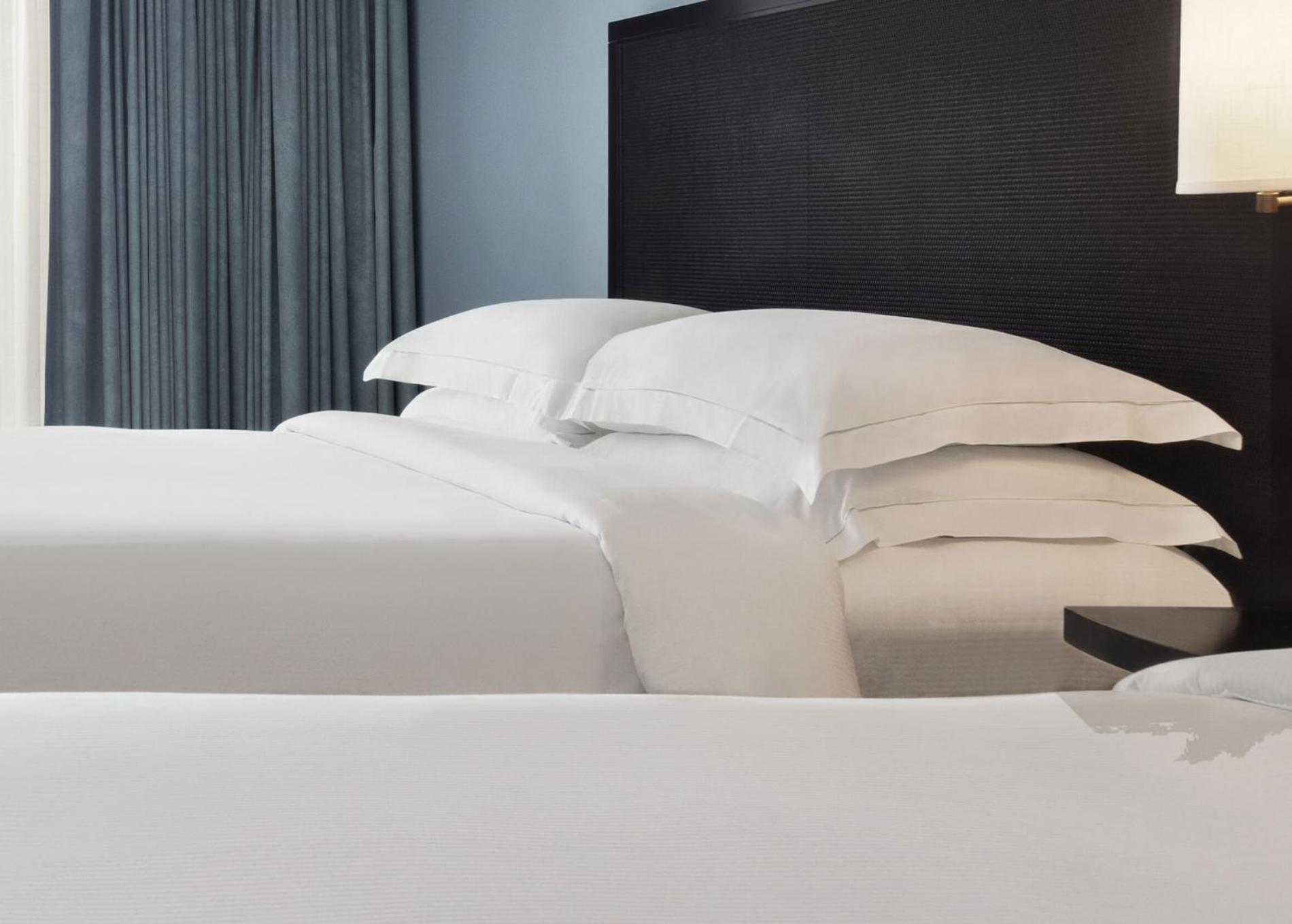 Ocean Front Walk out 2 Queen Beds Q2TF