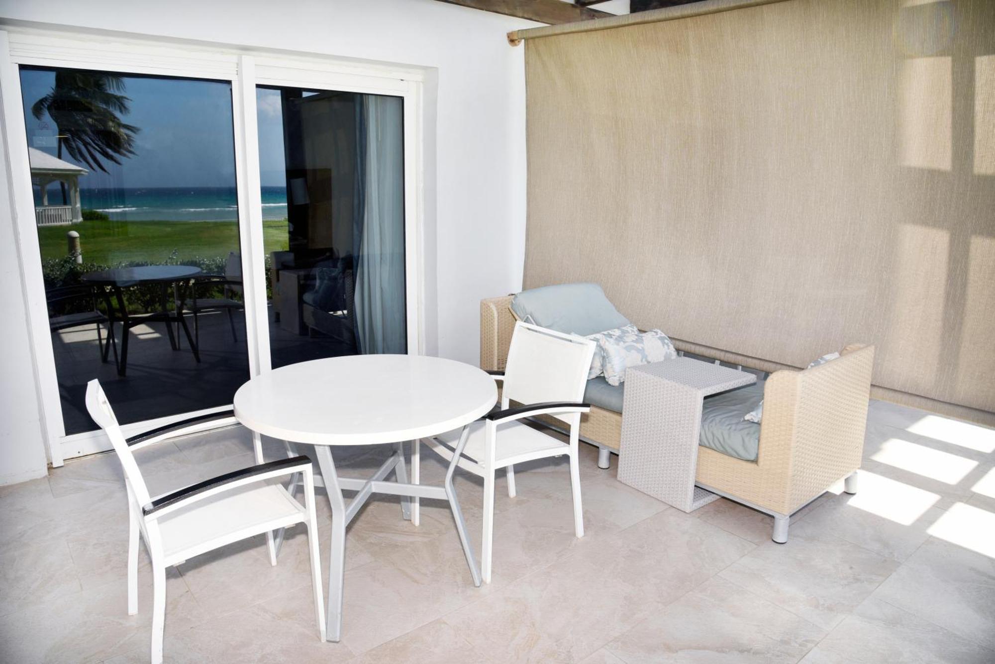 Ocean Front Walk out 1 King Bed K1TF