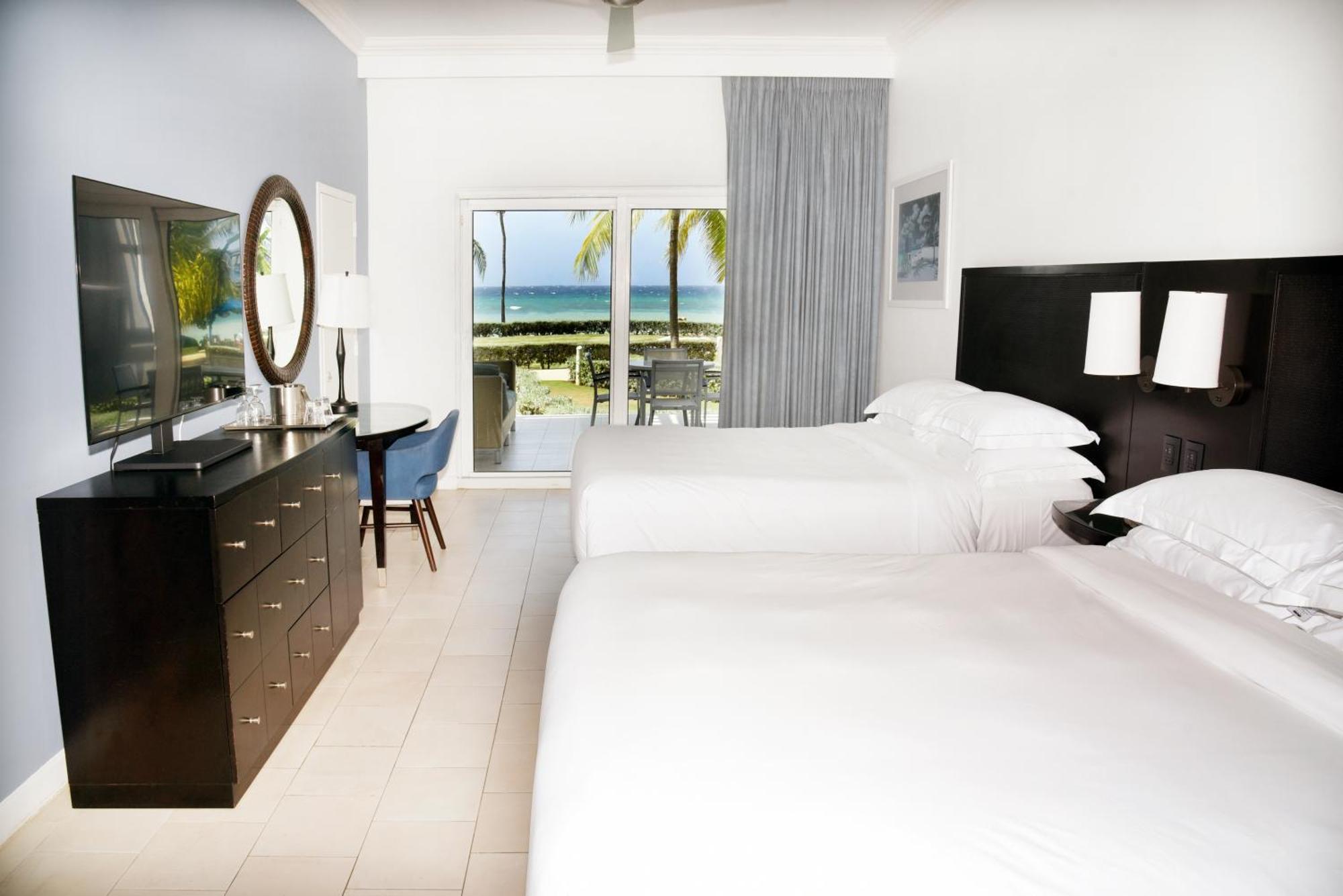 Ocean Front Walk out 2 Queen Beds Q2TF
