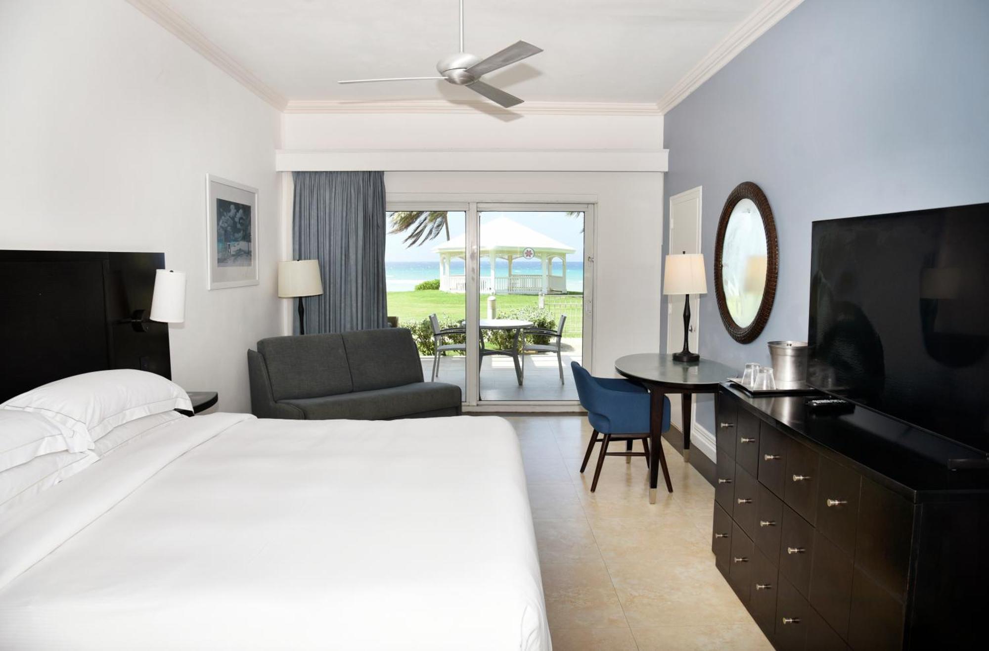 Ocean Front Walk out 1 King Bed K1TF